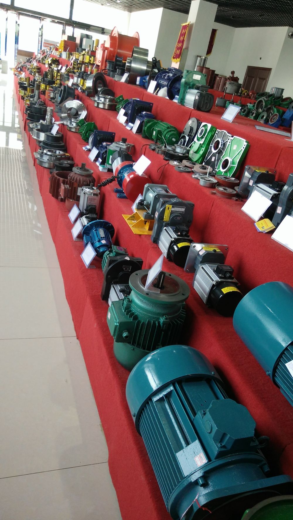 起重機(jī)配件展示柜